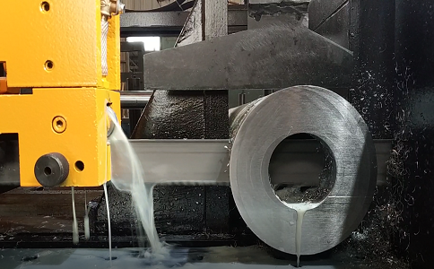 为什么在切割硬度高的钛合金材料时需要将硬质合金带锯条切削液的浓度加高? 为什么在切割硬度高的钛合金材料时需要将硬质合金带锯条切削液的浓度加高?